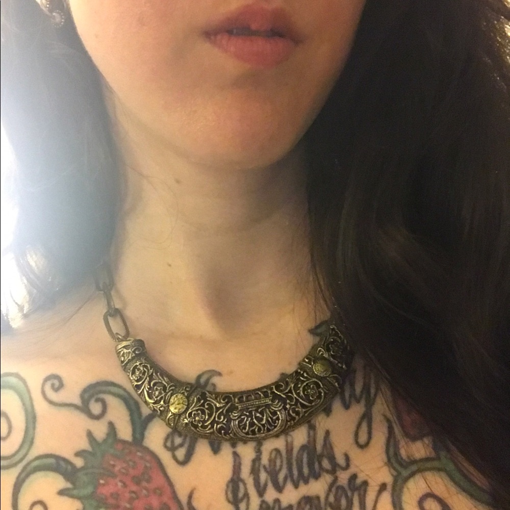 Vanessa Mooney Gold Statement Collar Necklace - Picture 4 of 4